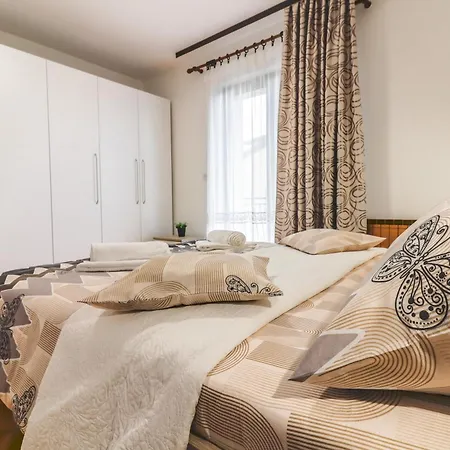 Πανσιόν Vera Savic 3*