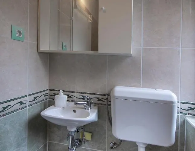 Πανσιόν Vera Savic 3*