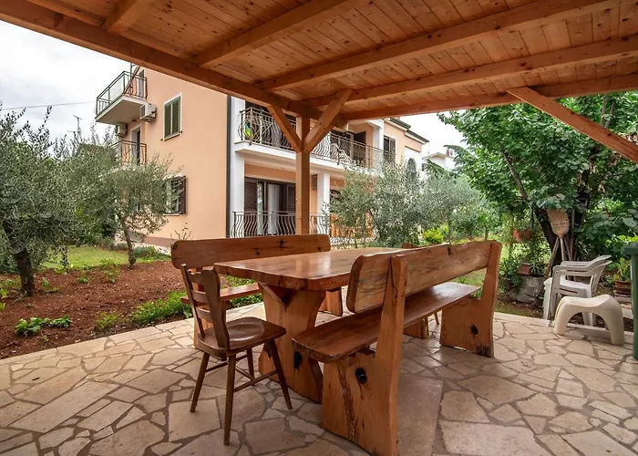 Vera Savic 3* פורץ